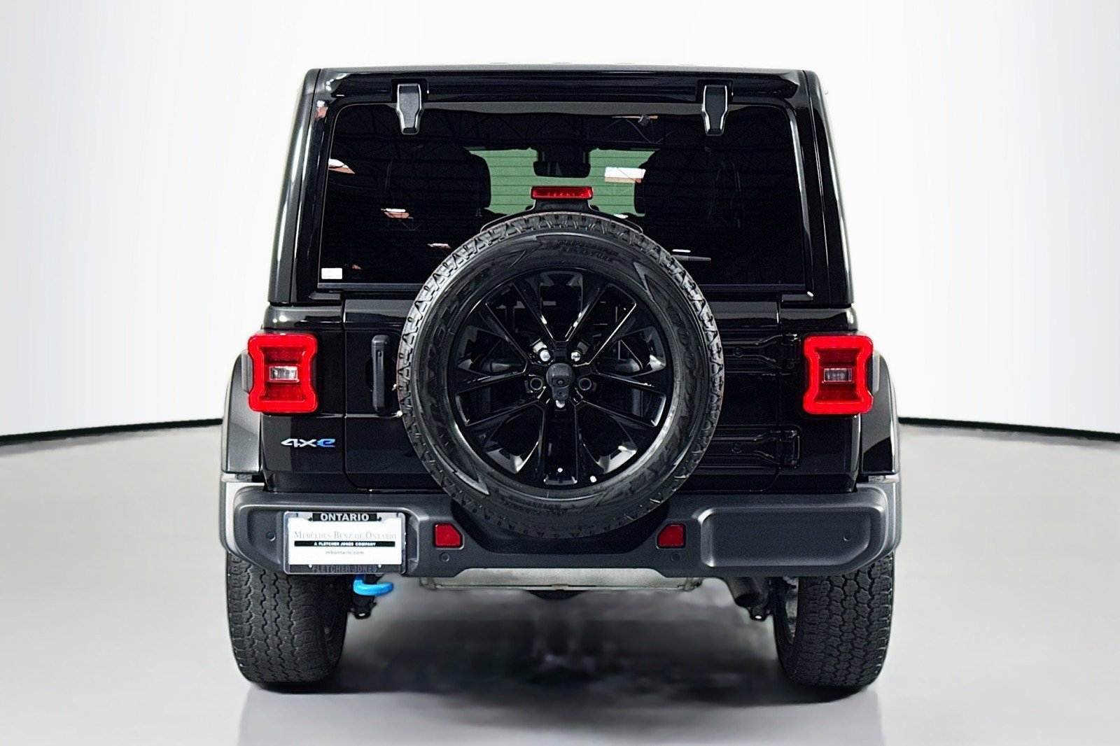 Used 2024 Jeep Wrangler Unlimited Sahara w/ Technology Group AWD/4WD image 3