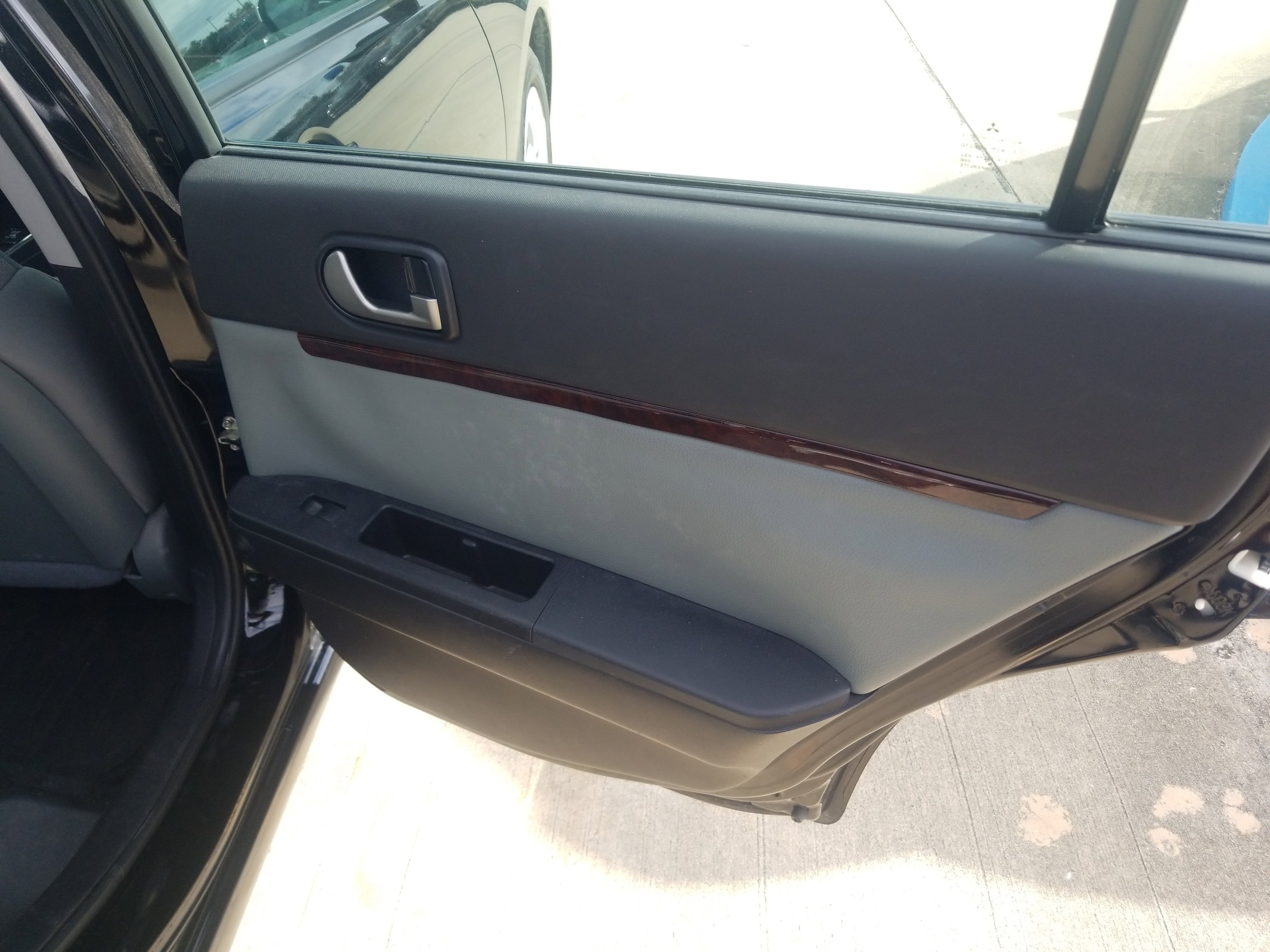 Used 2009 Mitsubishi Galant image 14