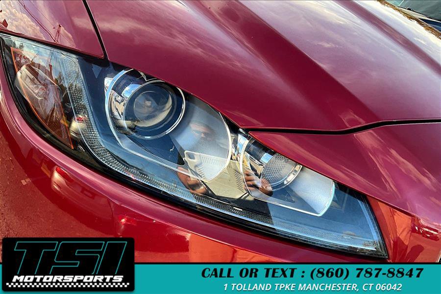 Used 2018 Jaguar F-PACE Premium image 29