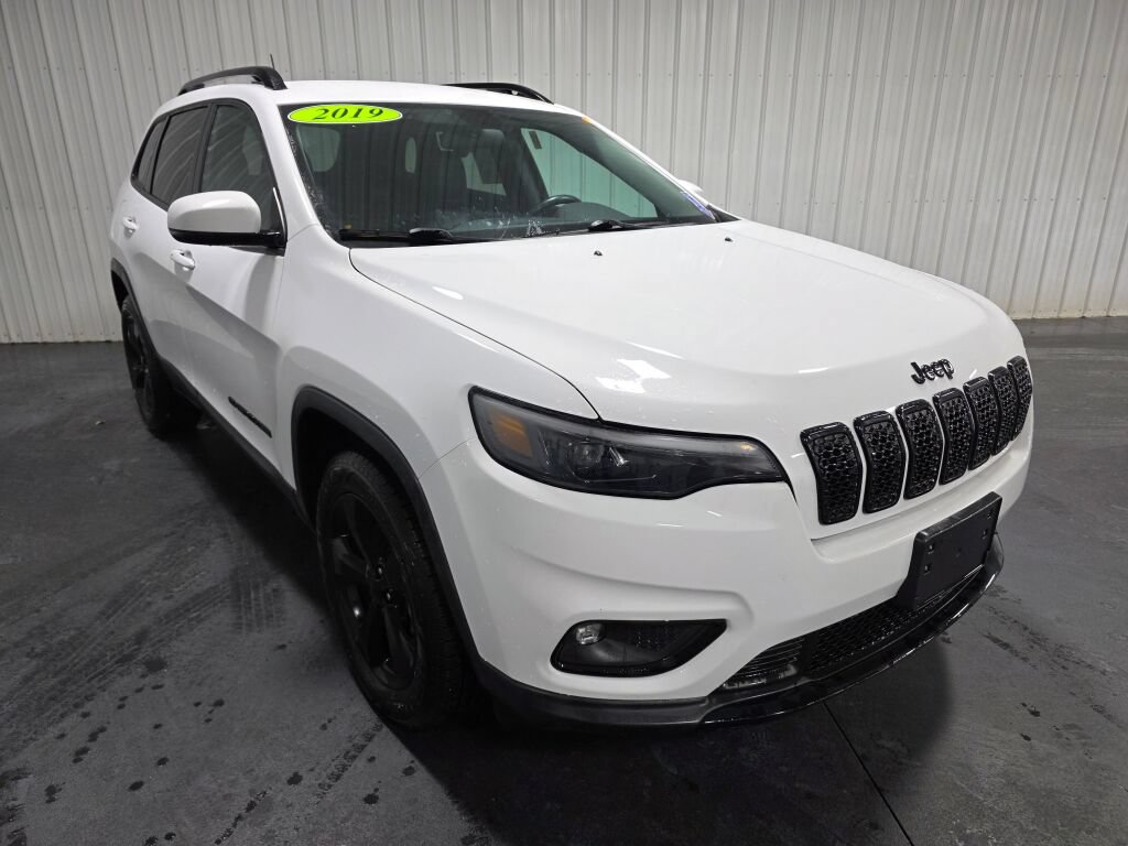 Used 2019 Jeep Cherokee Latitude Plus AWD/4WD image 2