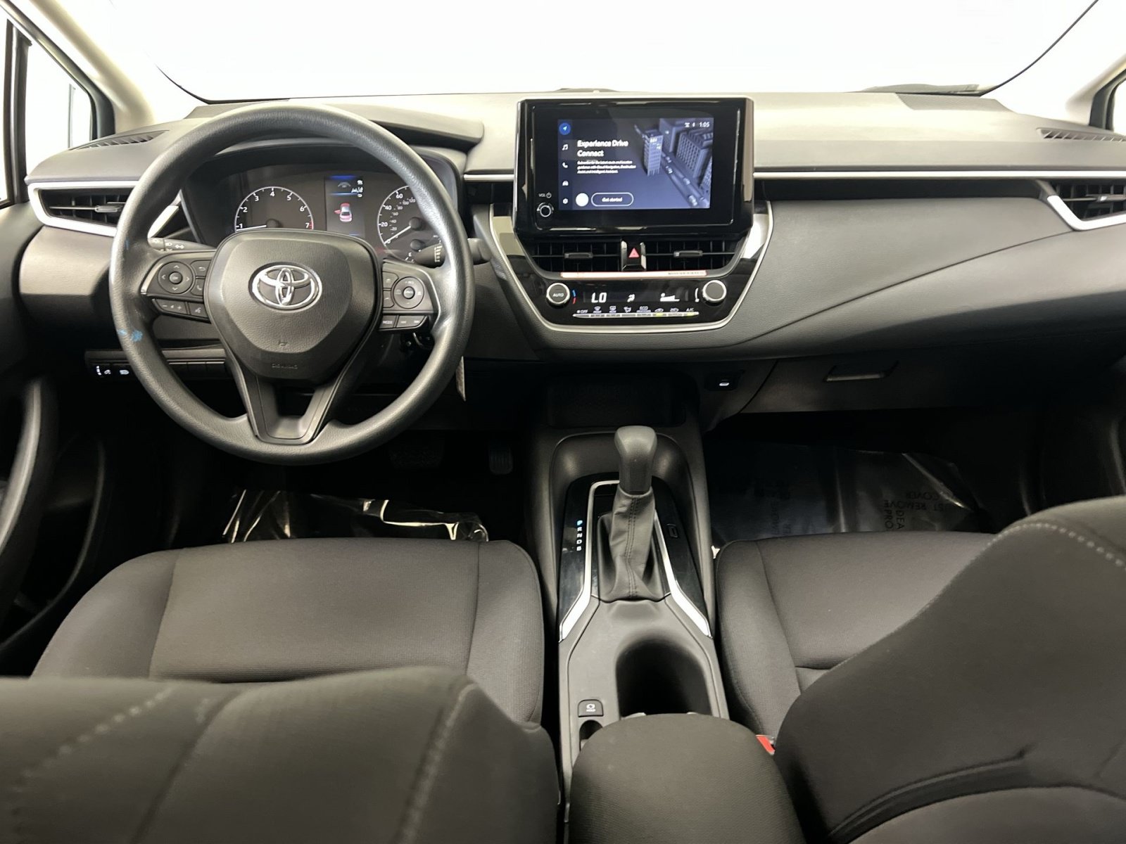 Used 2025 Toyota Corolla LE FWD image 19