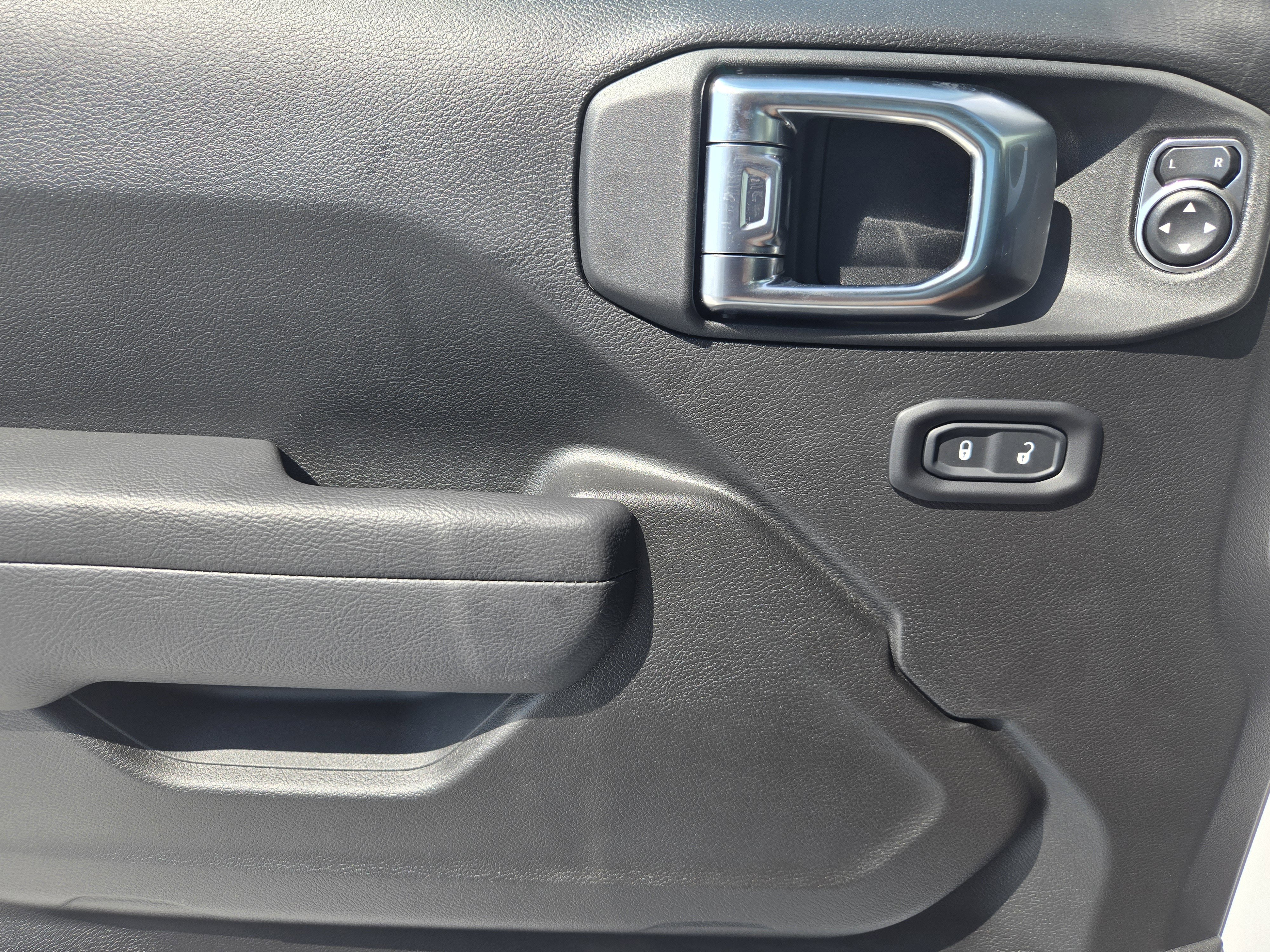 New 2025 Jeep Wrangler Sport S AWD/4WD image 17