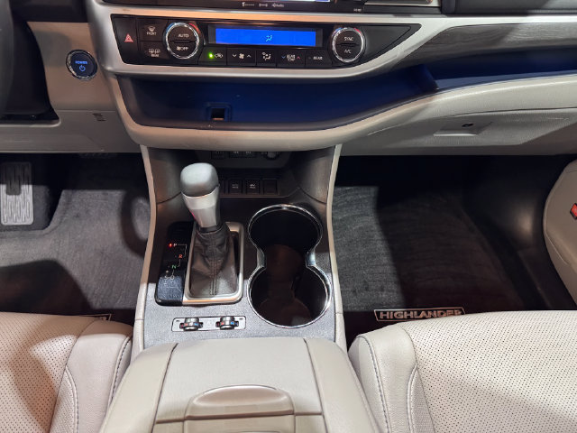 Used 2018 Toyota Highlander Limited Platinum AWD/4WD image 15