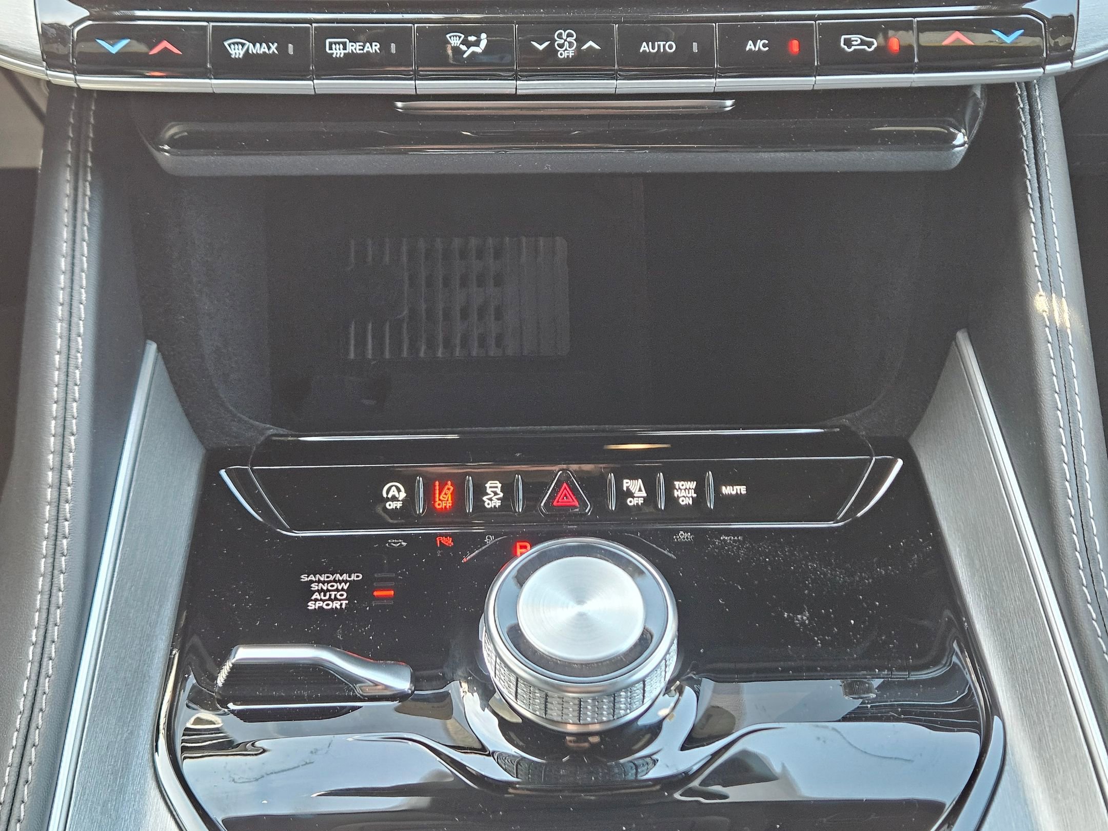 New 2026 Jeep Grand Wagoneer L Limited AWD/4WD image 12
