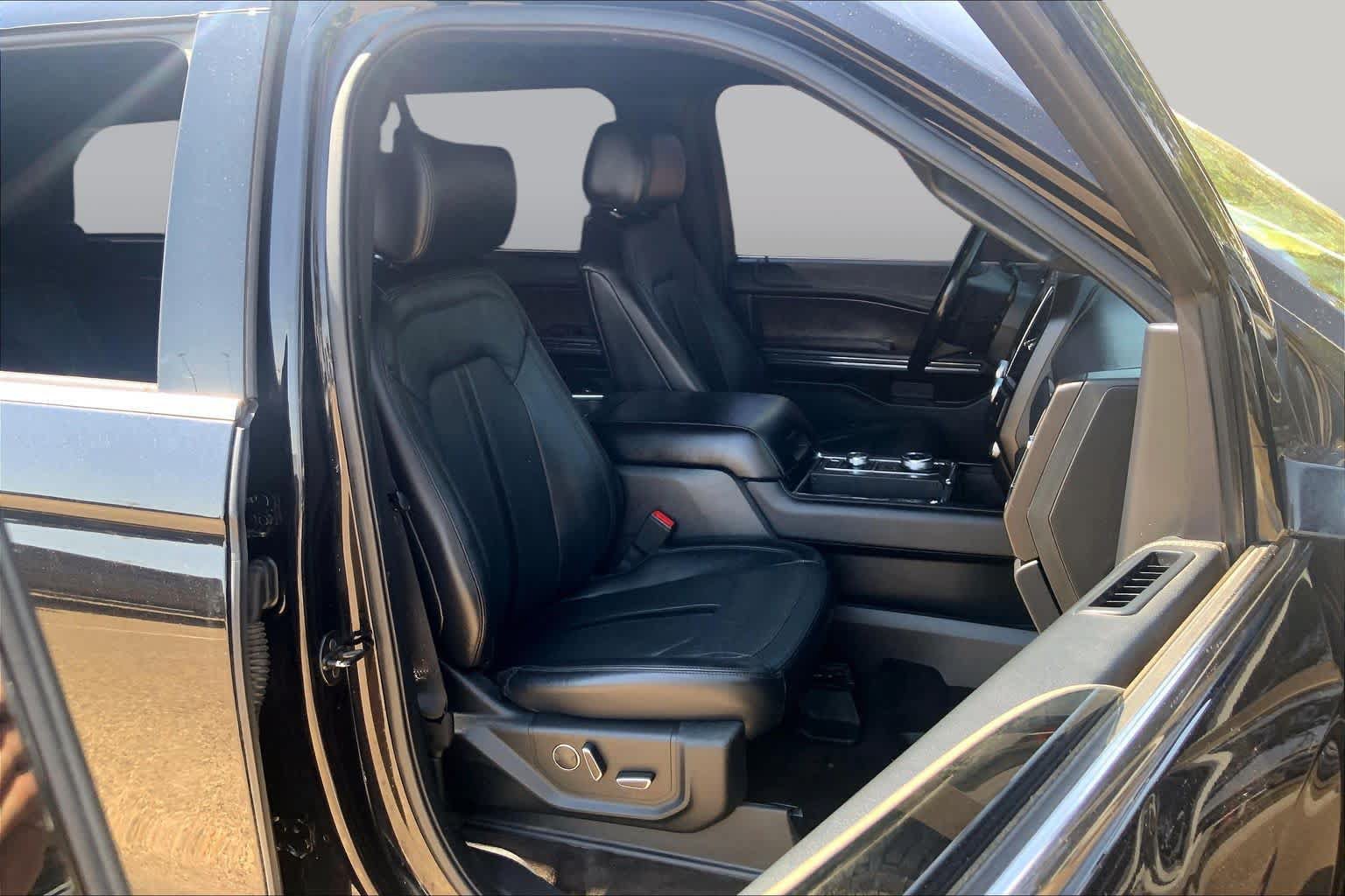 Used 2019 Ford Expedition Limited w/ Driver Assistance Package AWD/4WD image 9