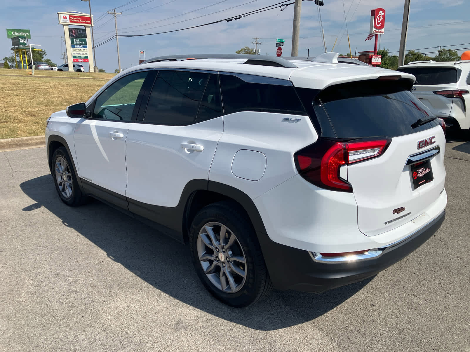 Used 2024 GMC Terrain SLT image 5