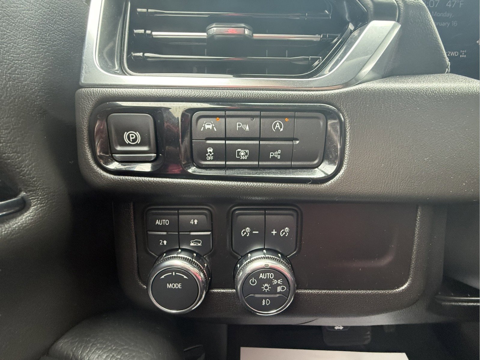 Used 2025 GMC Yukon Denali image 27