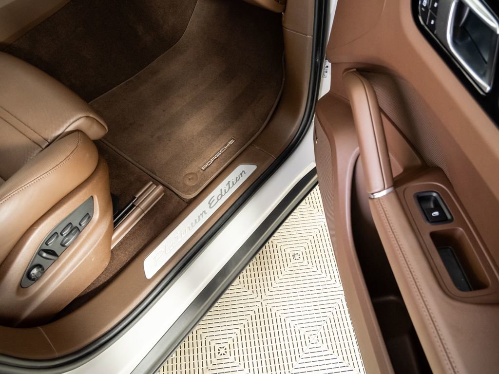Certified 2023 Porsche Cayenne Platinum Edition image 26