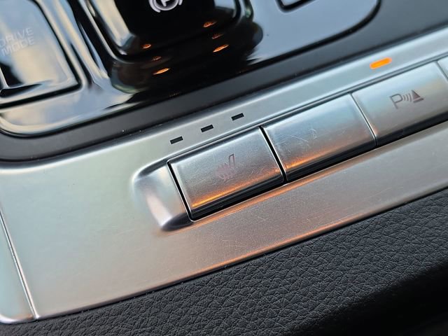 Used 2025 Kia Carnival EX image 36