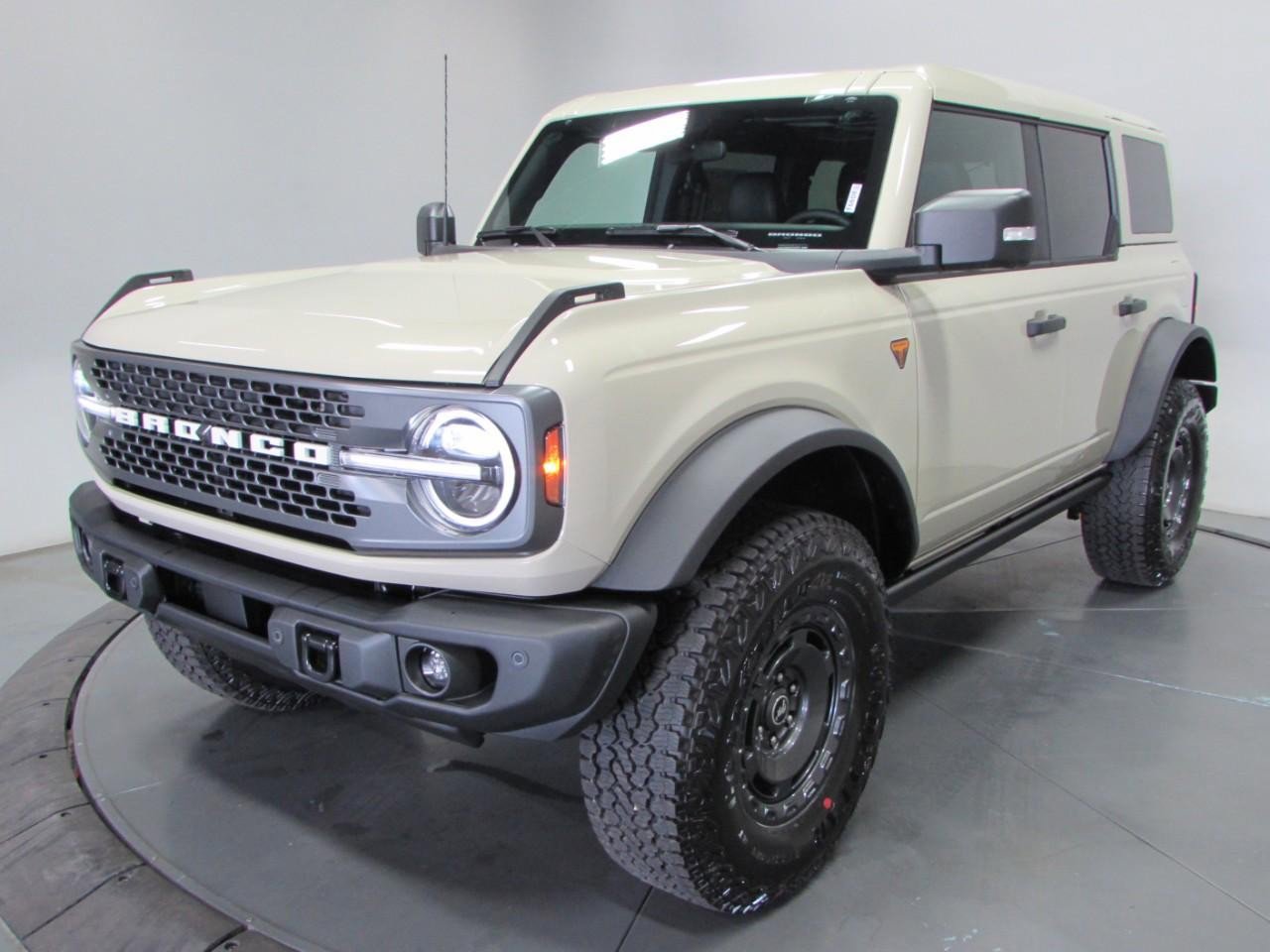 New 2025 Ford Bronco Badlands image 3