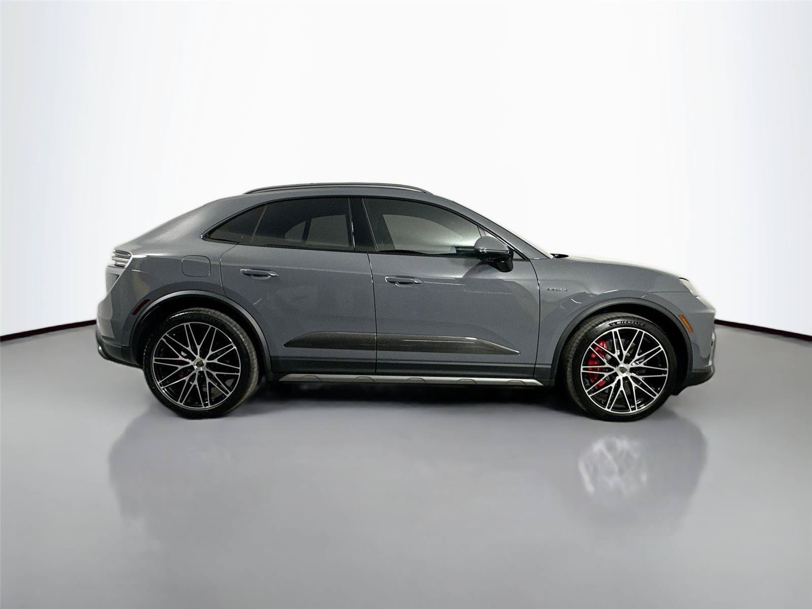 Certified 2025 Porsche Macan Turbo Electric AWD/4WD image 8