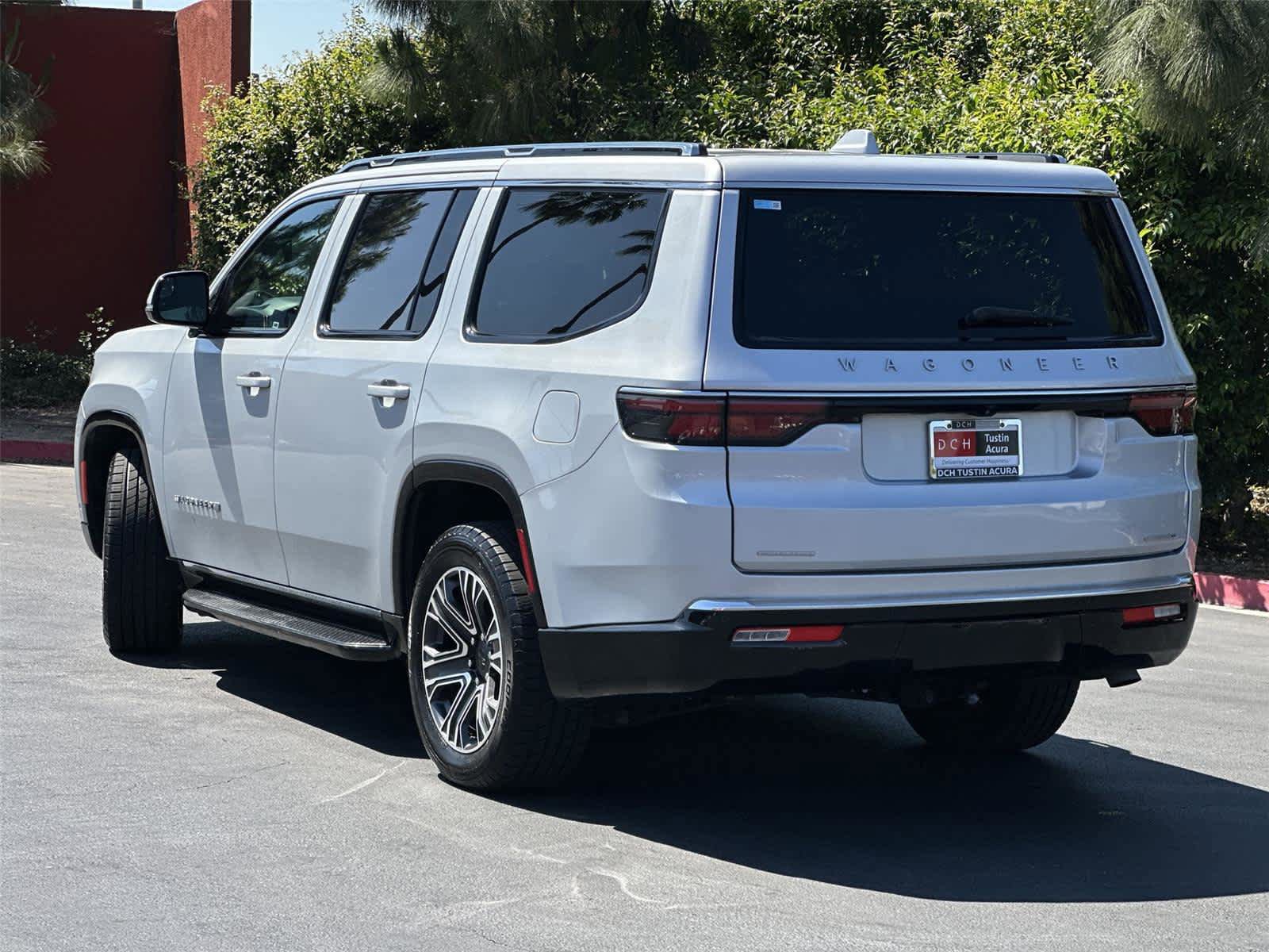 Used 2022 Jeep Wagoneer Series III AWD/4WD image 5