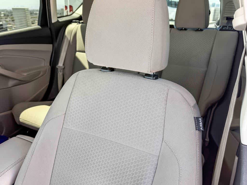 Used 2017 Ford C-MAX SE w/ Cargo Management Package FWD image 25