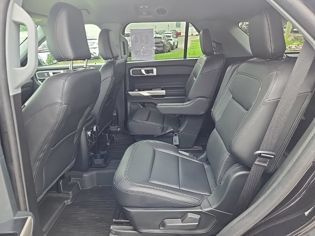 Used 2023 Ford Explorer XLT w/ Equipment Group 202A AWD/4WD image 9