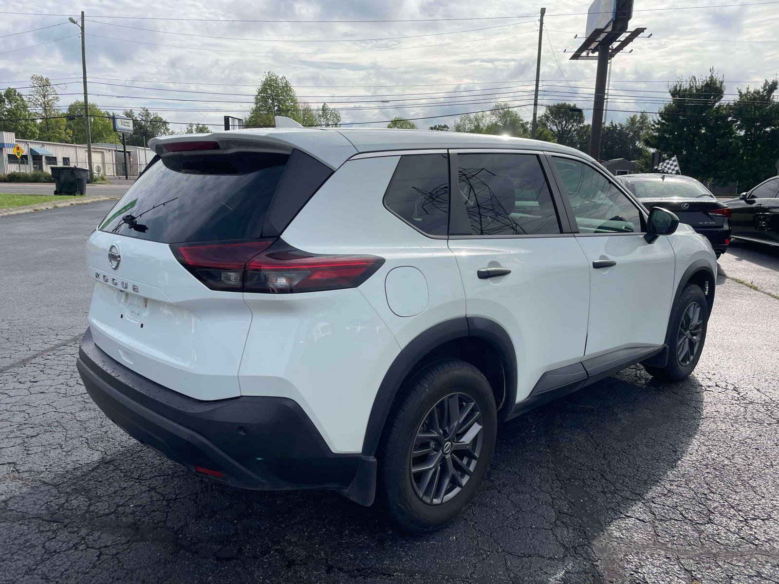 Used 2021 Nissan Rogue S image 4