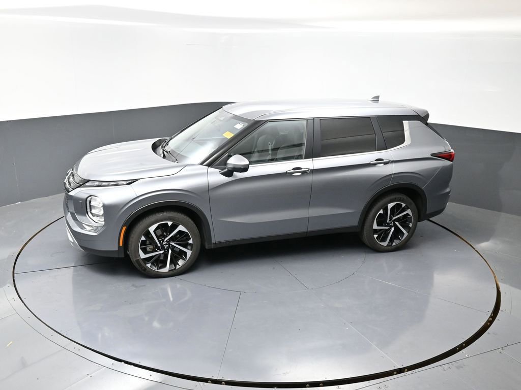 Used 2024 Mitsubishi Outlander SE image 46