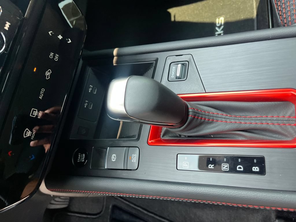 Certified 2026 Nissan Kicks SR FWD image 25