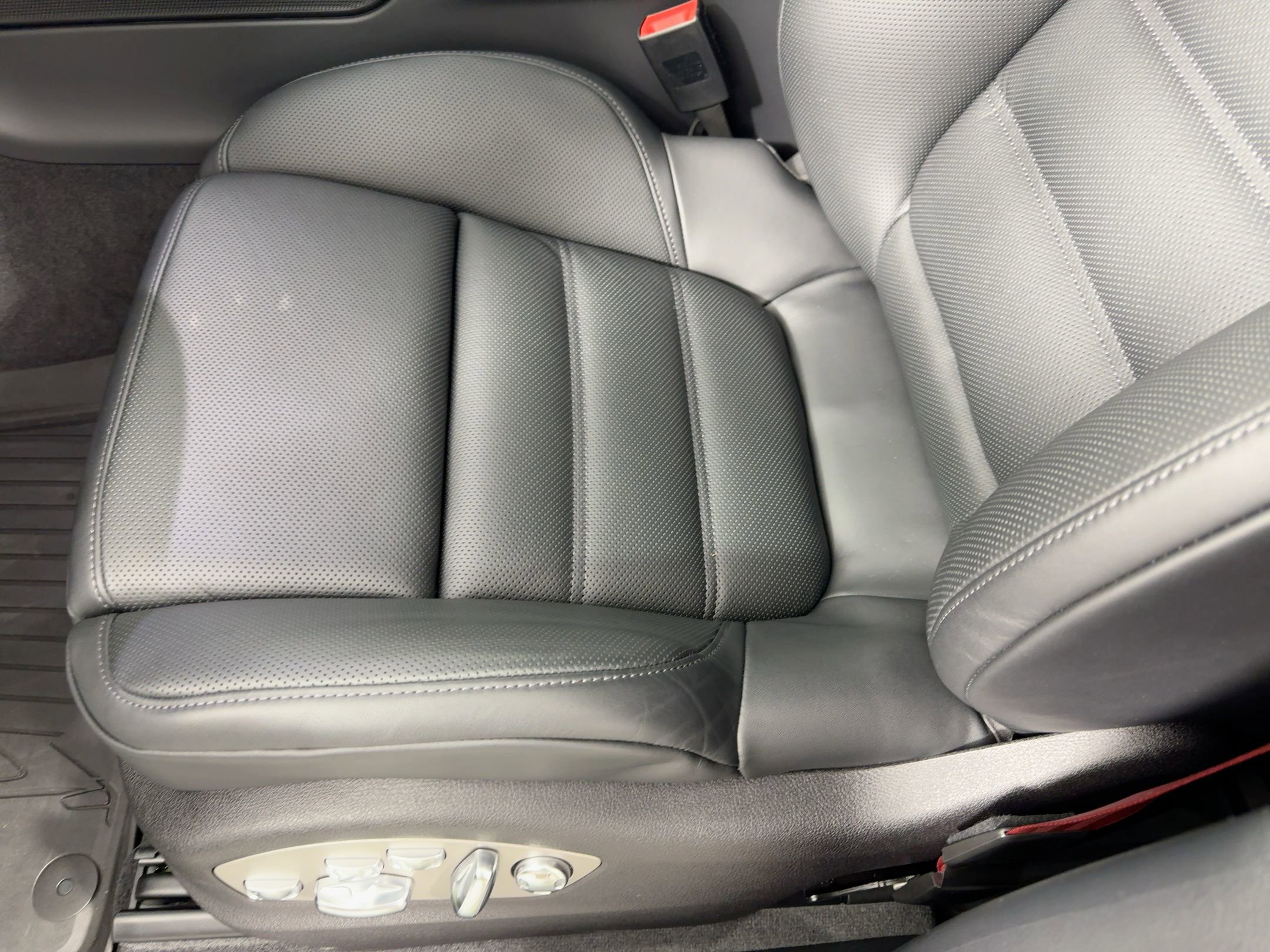 Used 2026 Porsche Macan GTS AWD/4WD image 13