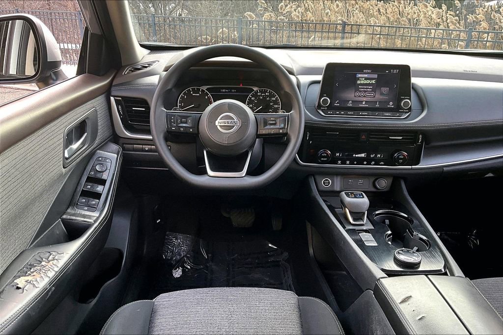 Used 2021 Nissan Rogue SV image 17