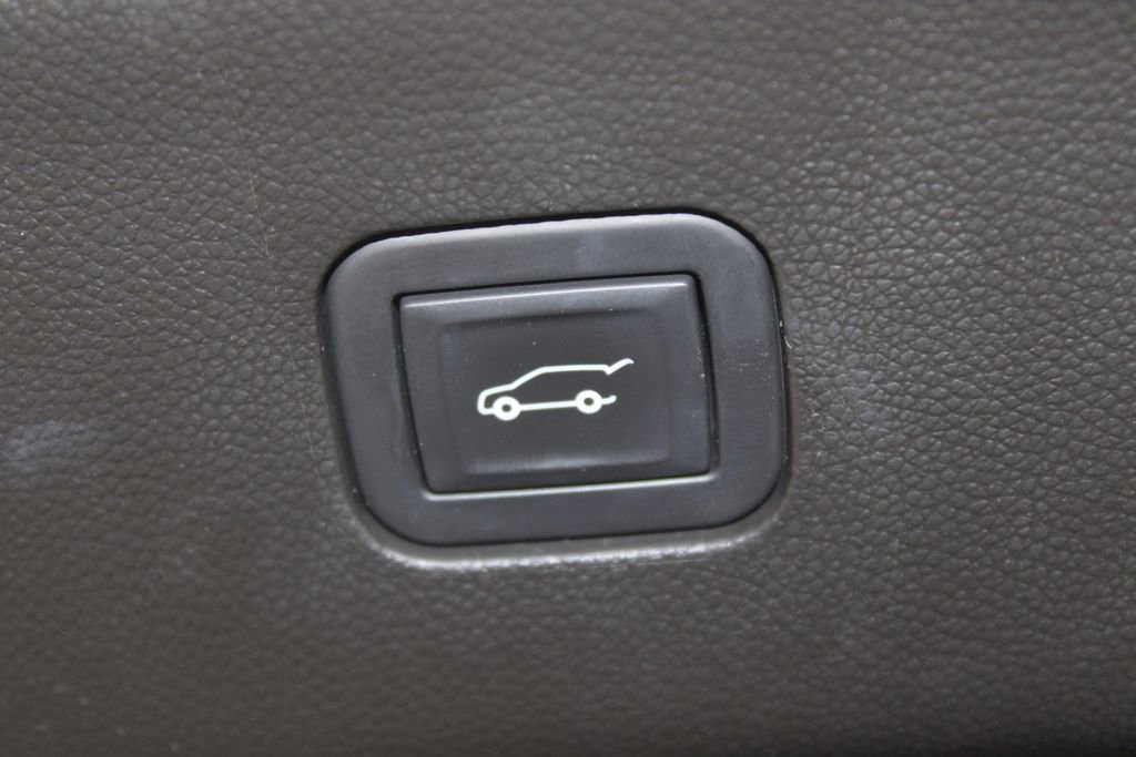 Used 2020 Buick Enclave Premium w/ Sun and Sites Package image 14