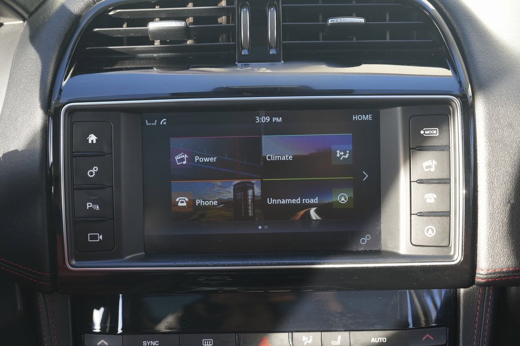 Used 2017 Jaguar F-PACE R-Sport image 42