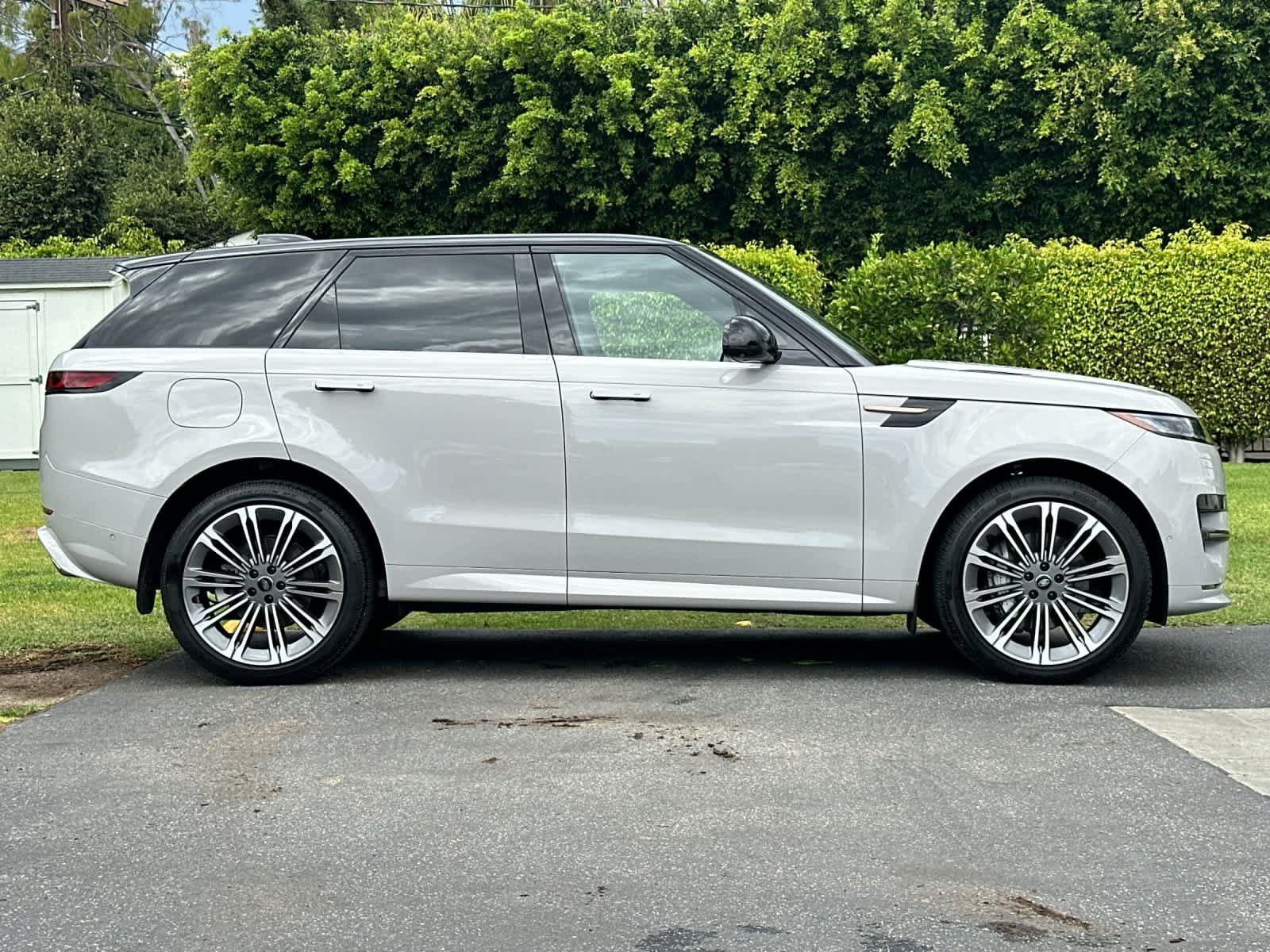Used 2025 Land Rover Range Rover Sport Dynamic SE AWD/4WD image 9