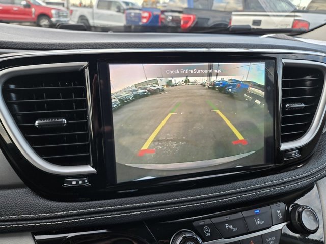 Used 2022 Chrysler Pacifica Touring-L image 9