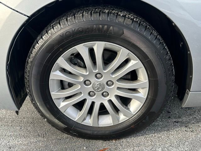 Used 2012 Toyota Sienna XLE image 13