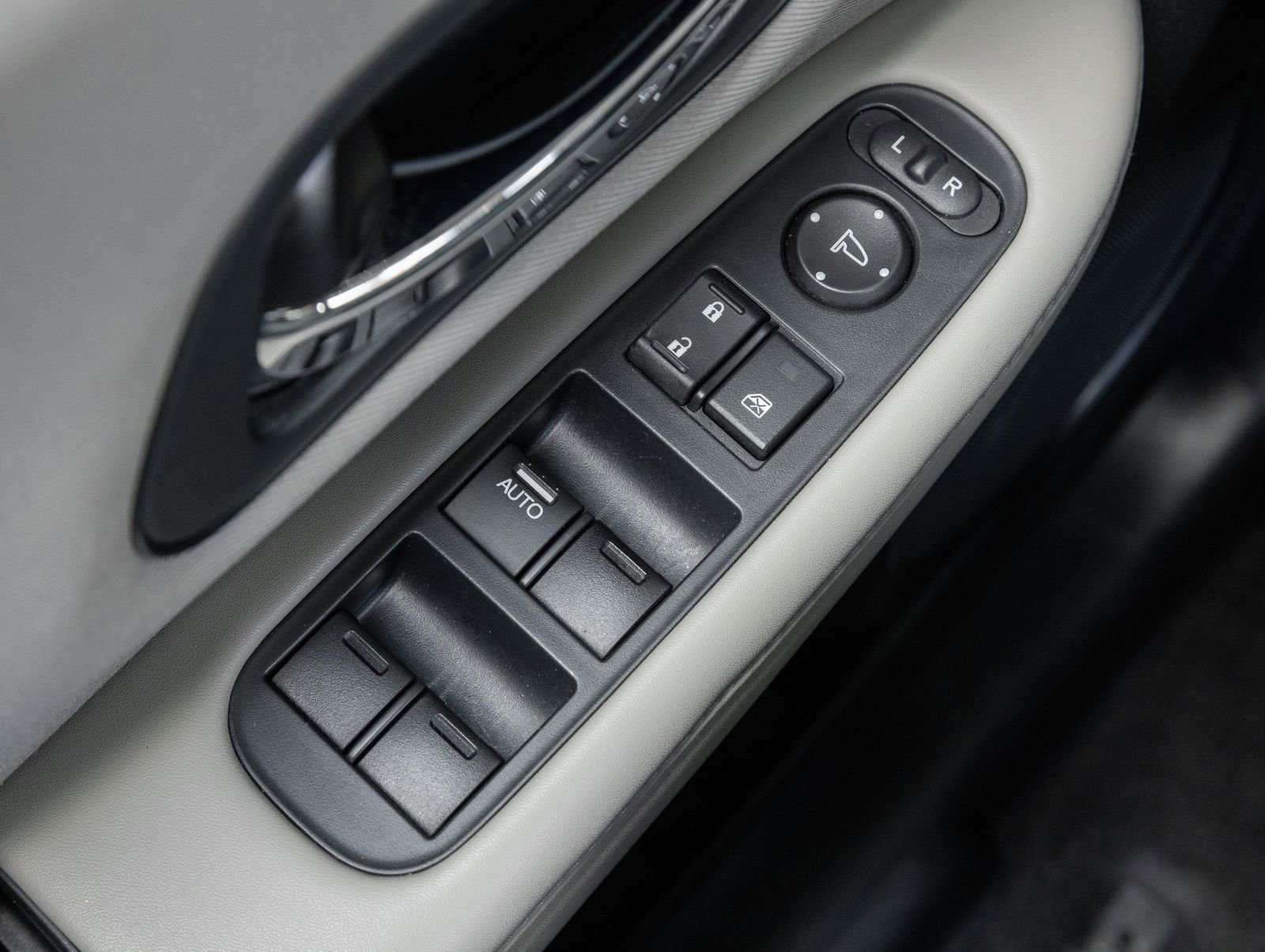 Used 2017 Honda HR-V LX image 18