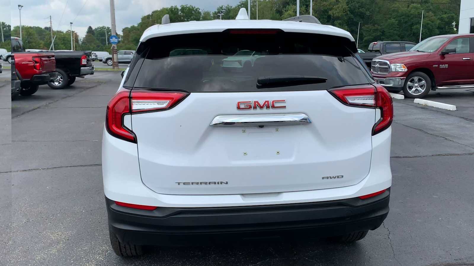 Certified 2022 GMC Terrain SLE w/ Driver Convenience Package AWD/4WD image 7