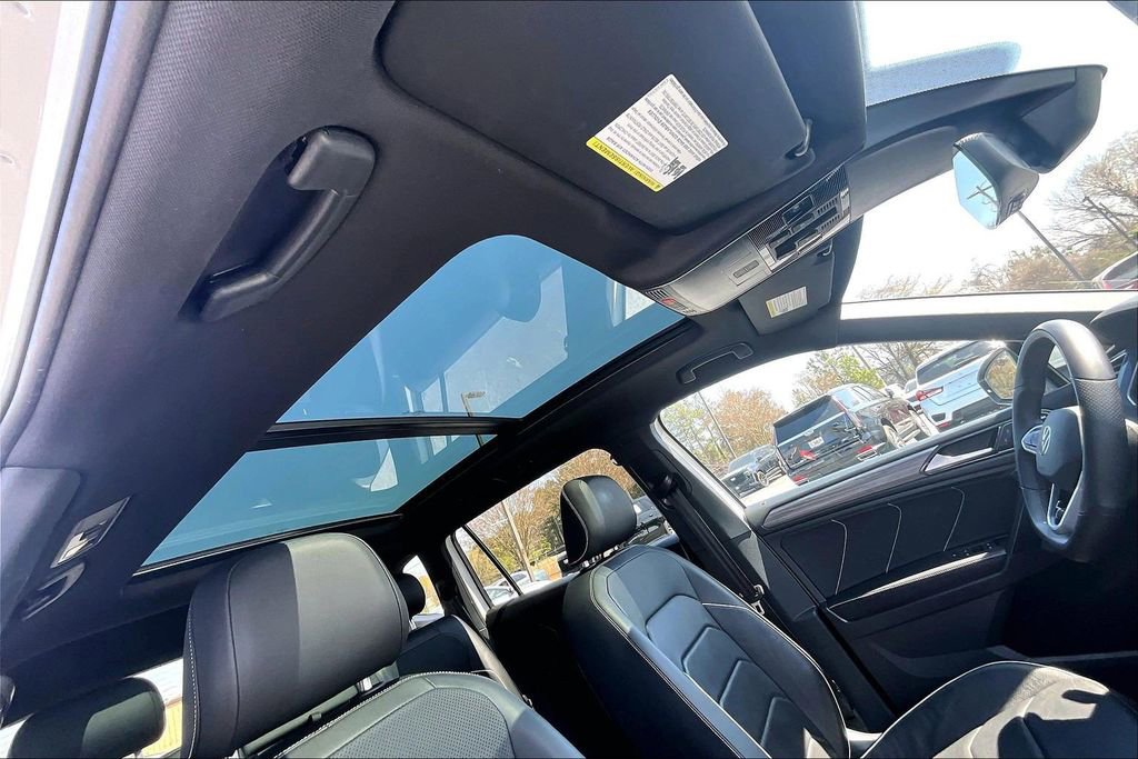 Used 2022 Volkswagen Tiguan SEL R-Line AWD/4WD image 27