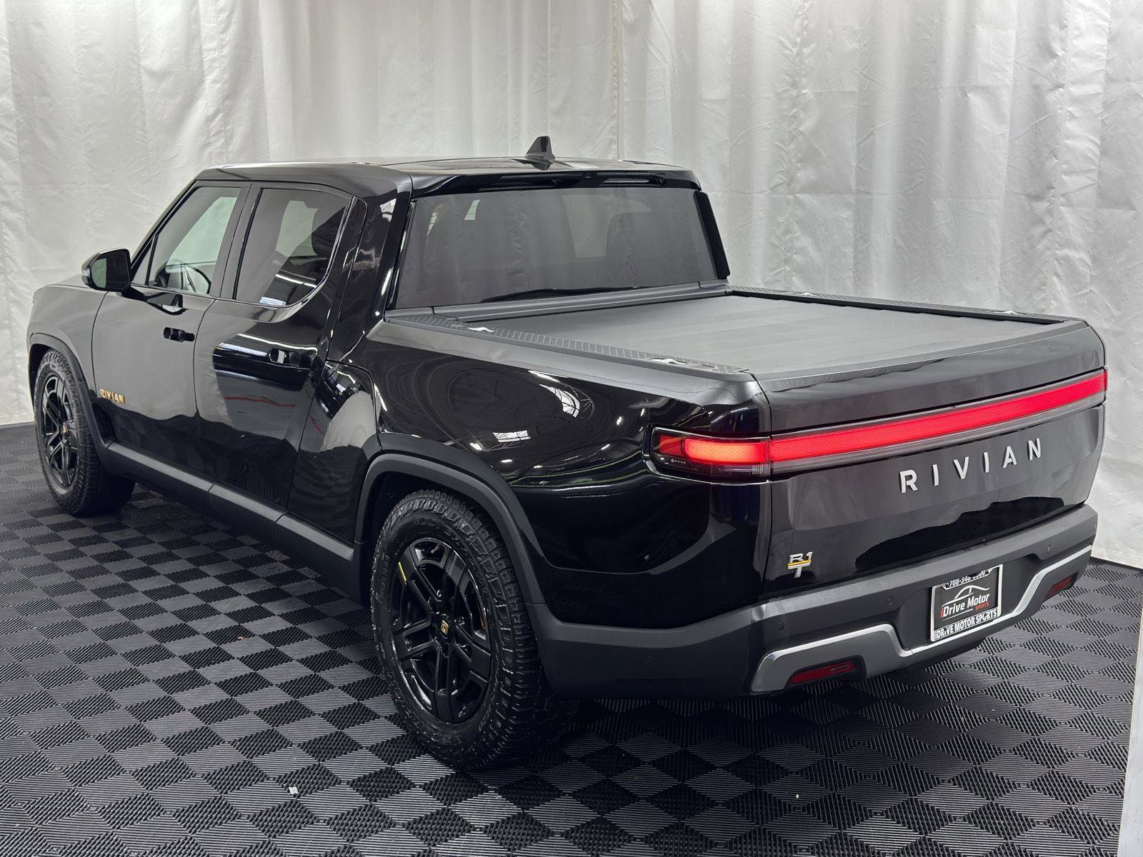 Used 2022 Rivian R1T Adventure image 7