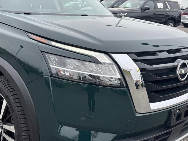 Used 2023 Nissan Pathfinder Platinum image 10