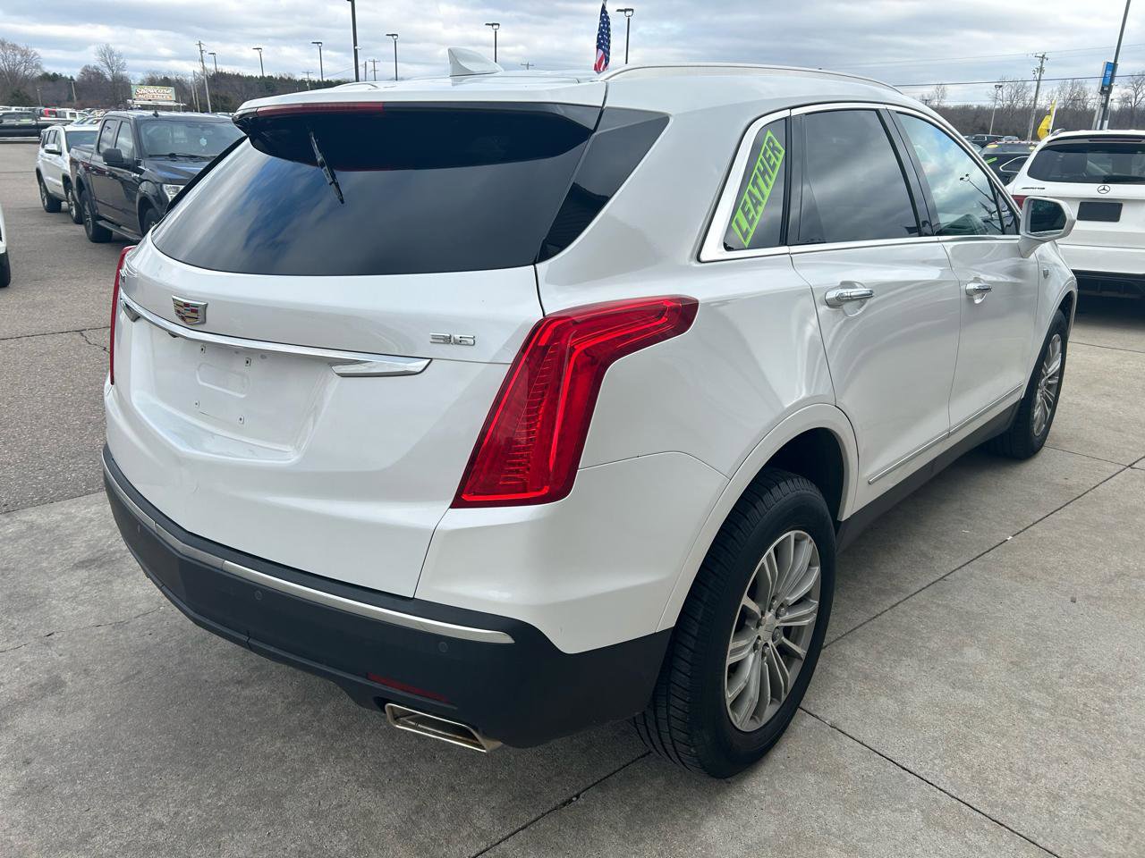 Used 2017 Cadillac XT5 Luxury w/ LPO, Wheel Lock Package image 5