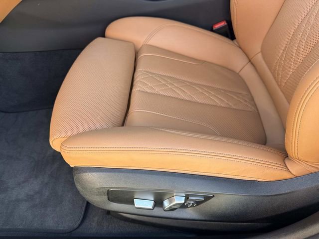 Used 2022 BMW 530e w/ Premium Package image 20