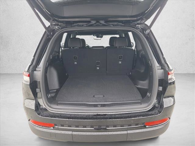 Used 2025 Jeep Grand Cherokee Altitude image 17