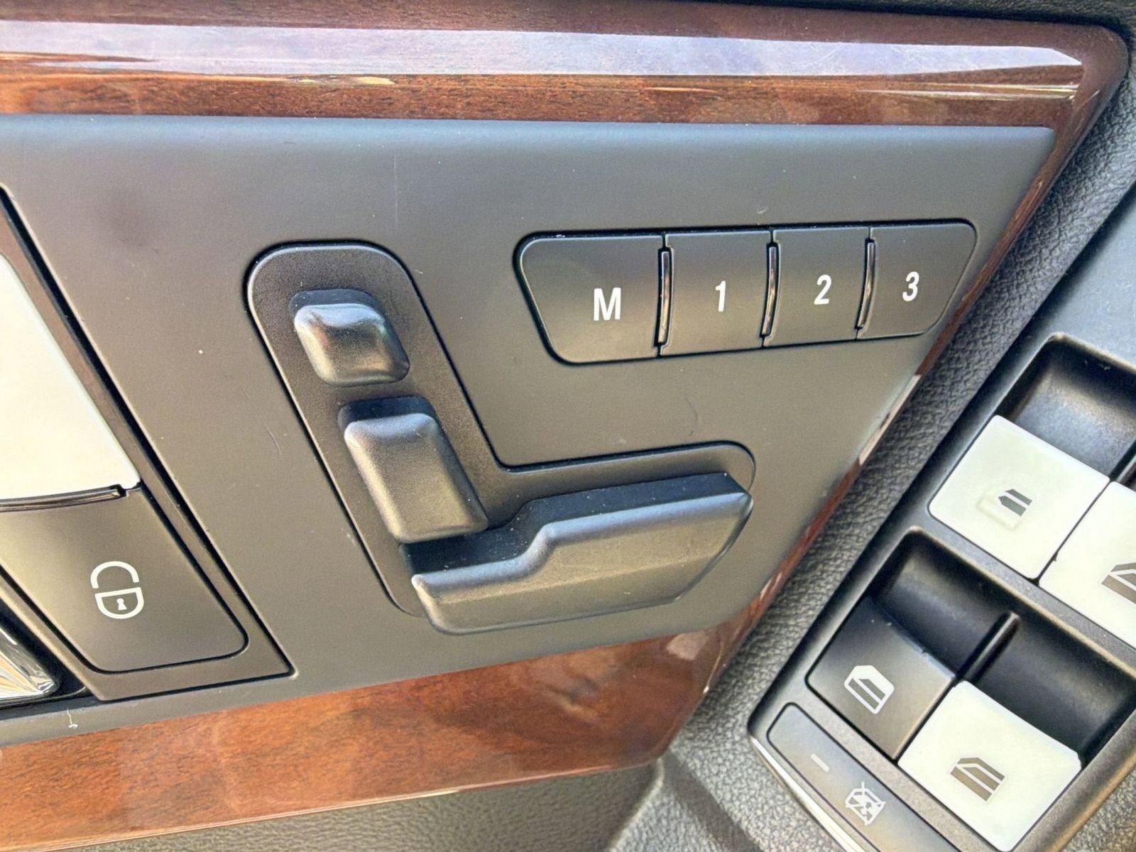 Used 2010 Mercedes-Benz GLK 350 4MATIC image 16