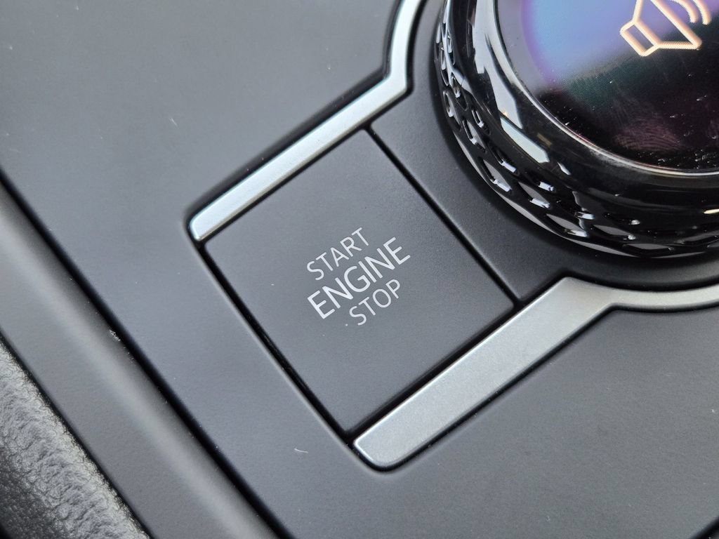 New 2026 Volkswagen Tiguan SE R-Line FWD image 21