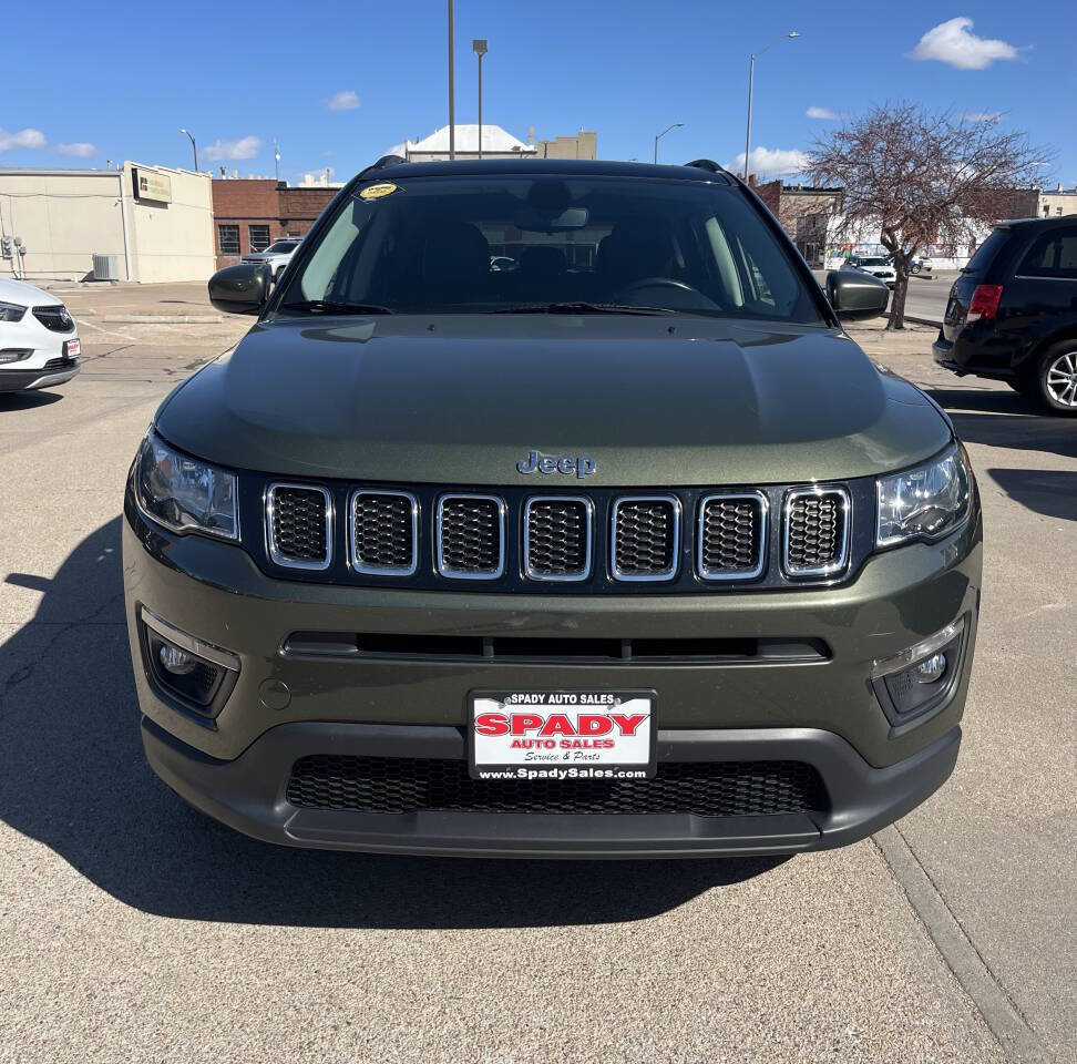 Used 2019 Jeep Compass Latitude w/ Cold Weather Group AWD/4WD image 3