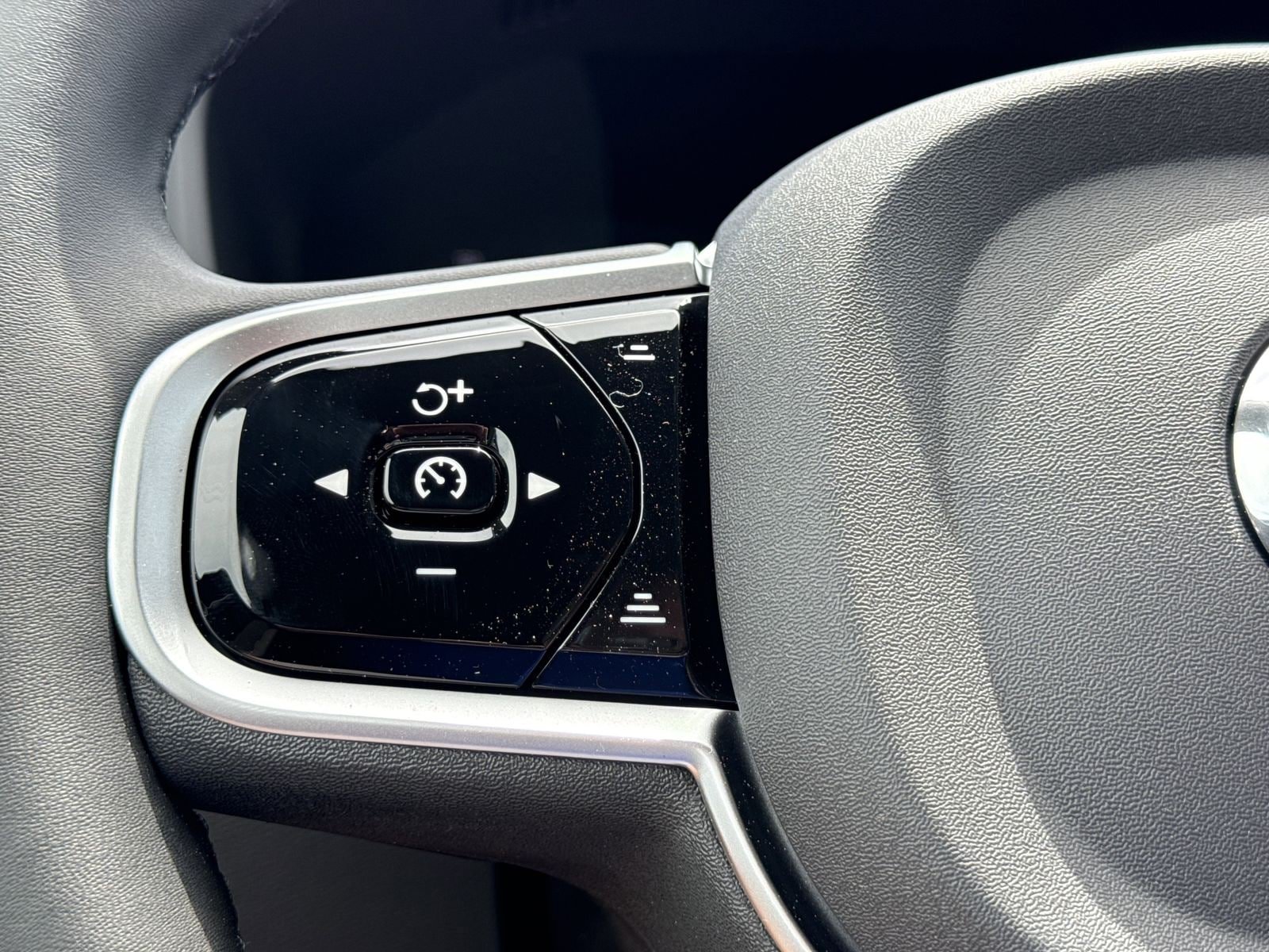 New 2026 Volvo XC60 T8 Plus w/ Protection Package Premier AWD/4WD image 22