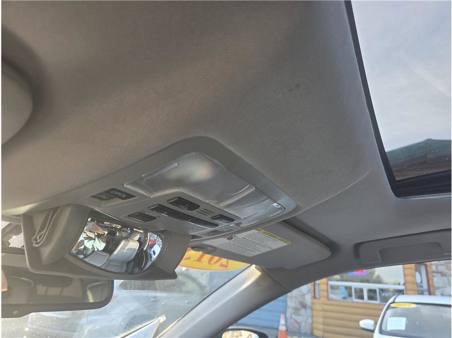 Used 2015 Toyota Highlander Limited w/ Driver Technology Package AWD/4WD image 18