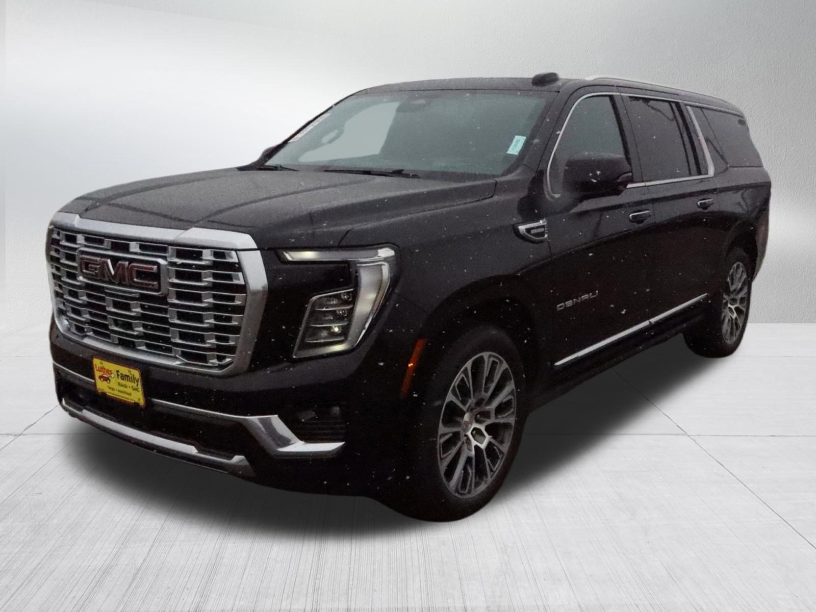 New 2026 GMC Yukon XL Denali w/ Denali Reserve Package image 3