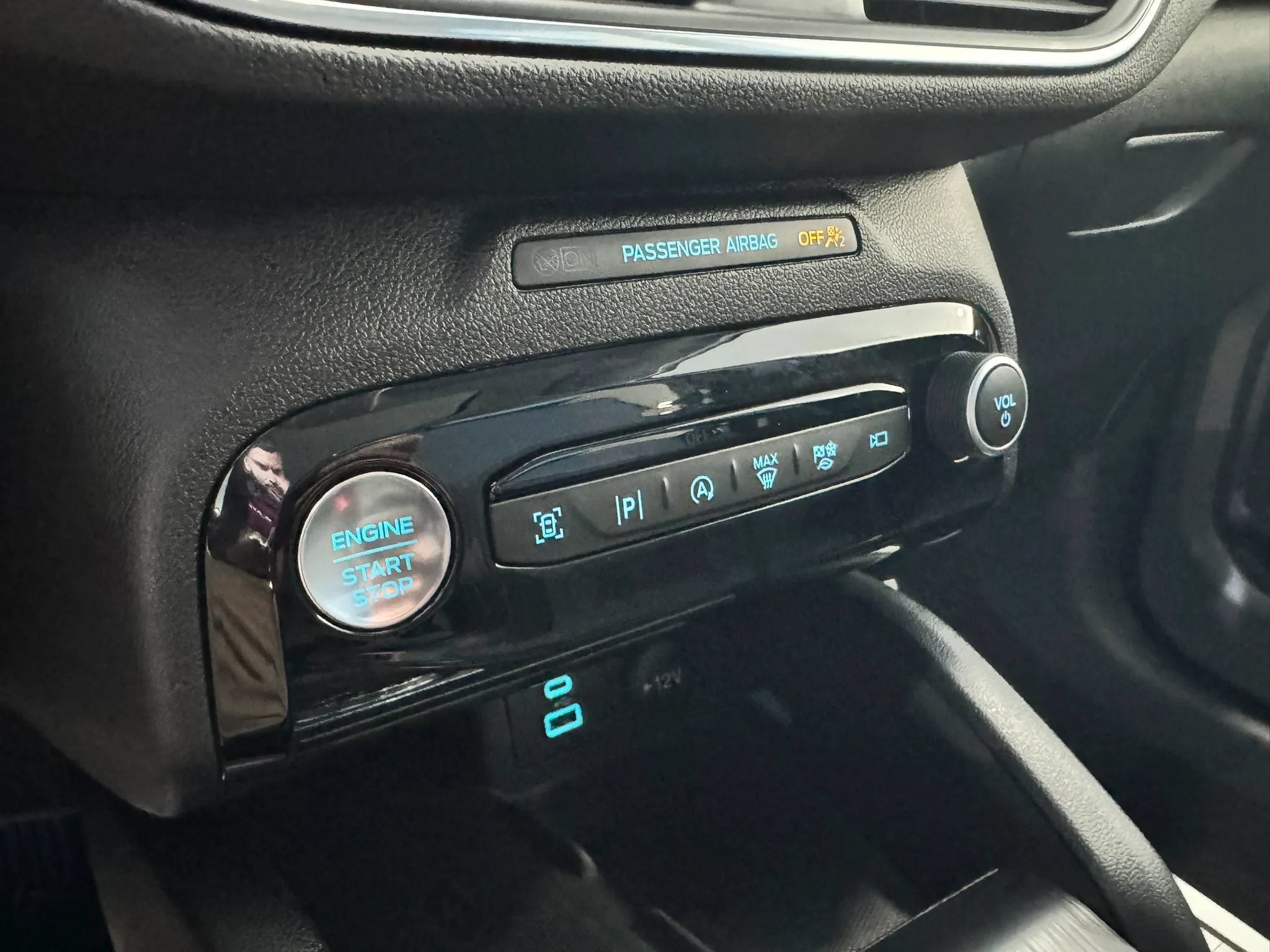 Used 2023 Ford Escape Platinum w/ Premium Technology Package AWD/4WD image 40