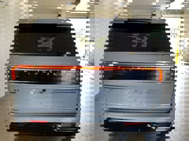 New 2025 Lincoln Navigator L Reserve w/ Jet Appearance Package image 7