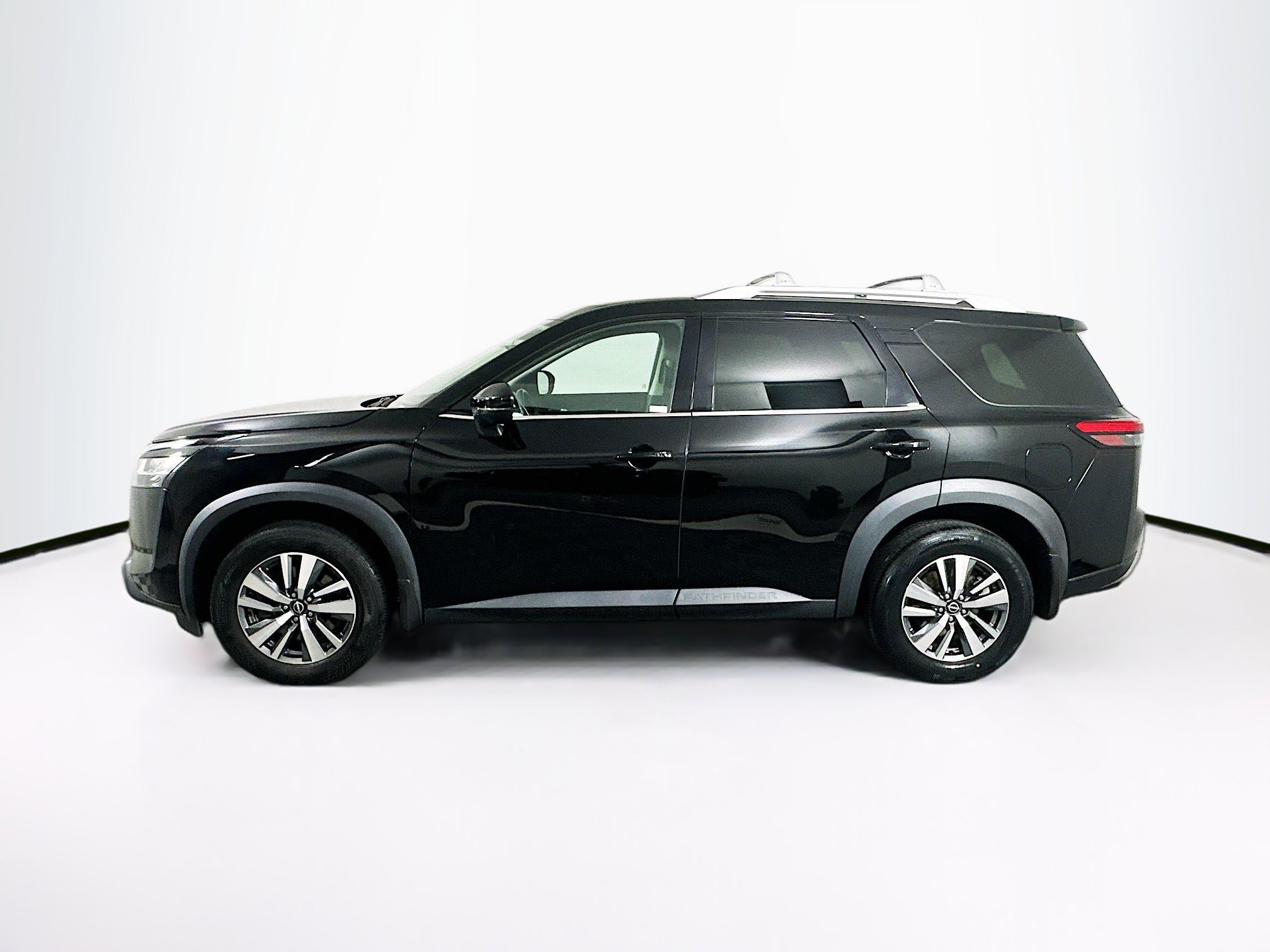 Used 2023 Nissan Pathfinder SL AWD/4WD image 4