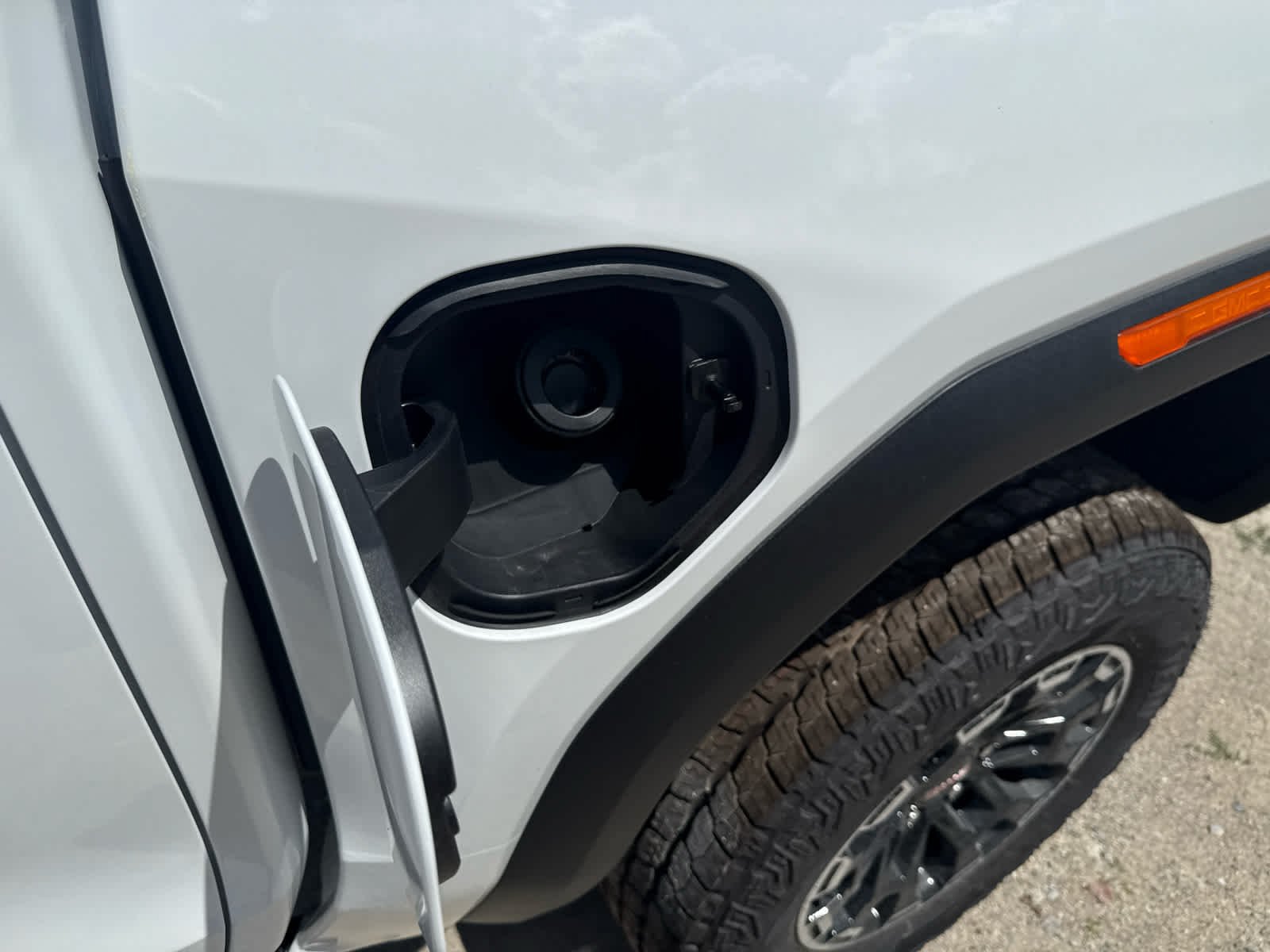 New 2026 GMC Canyon AT4 w/ Technology Plus Package AWD/4WD image 9