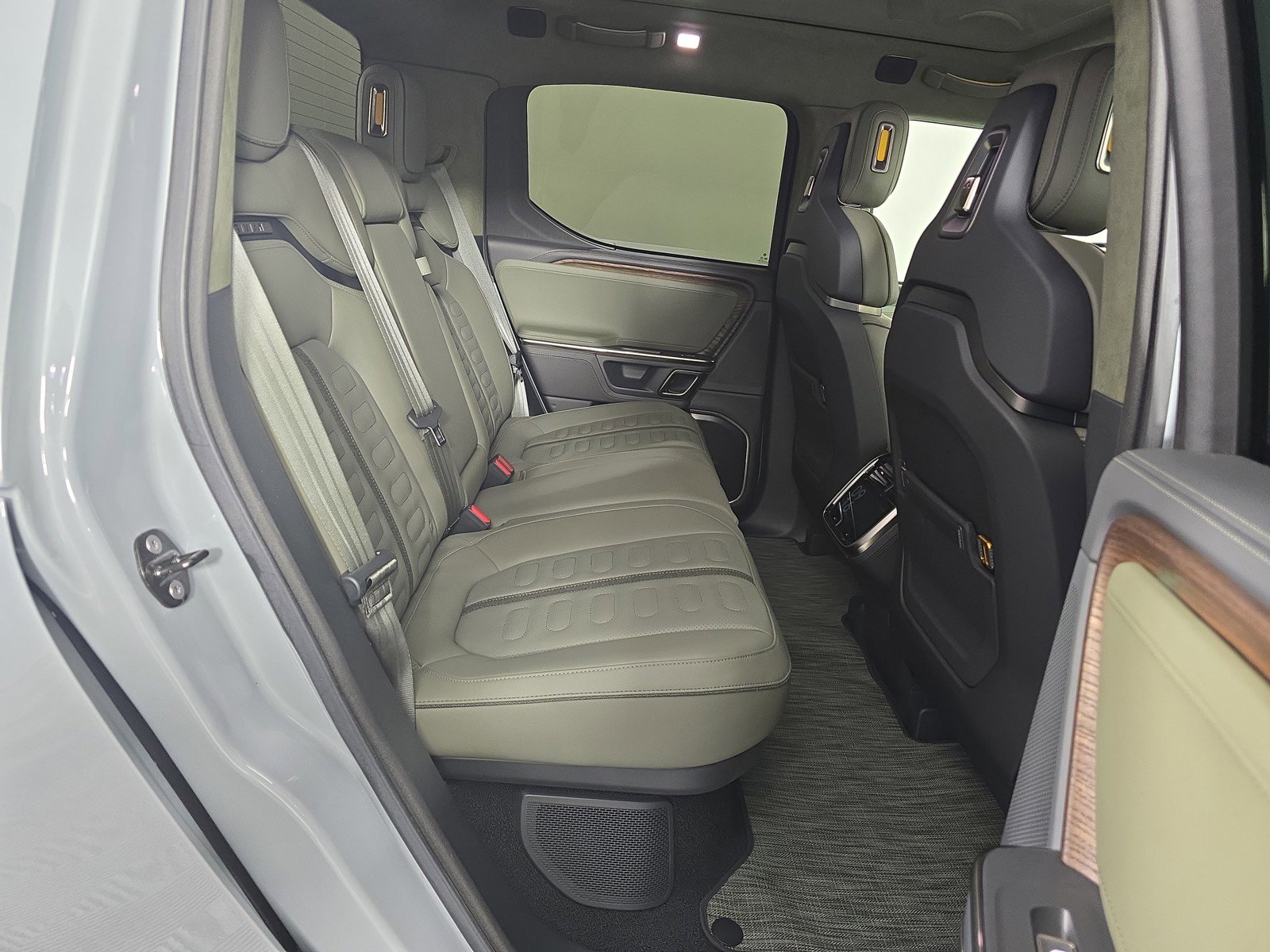 Used 2022 Rivian R1T Adventure image 22