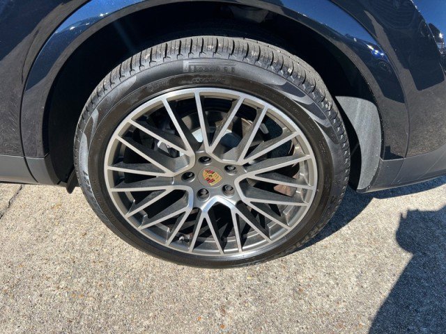 Used 2023 Porsche Cayenne image 9