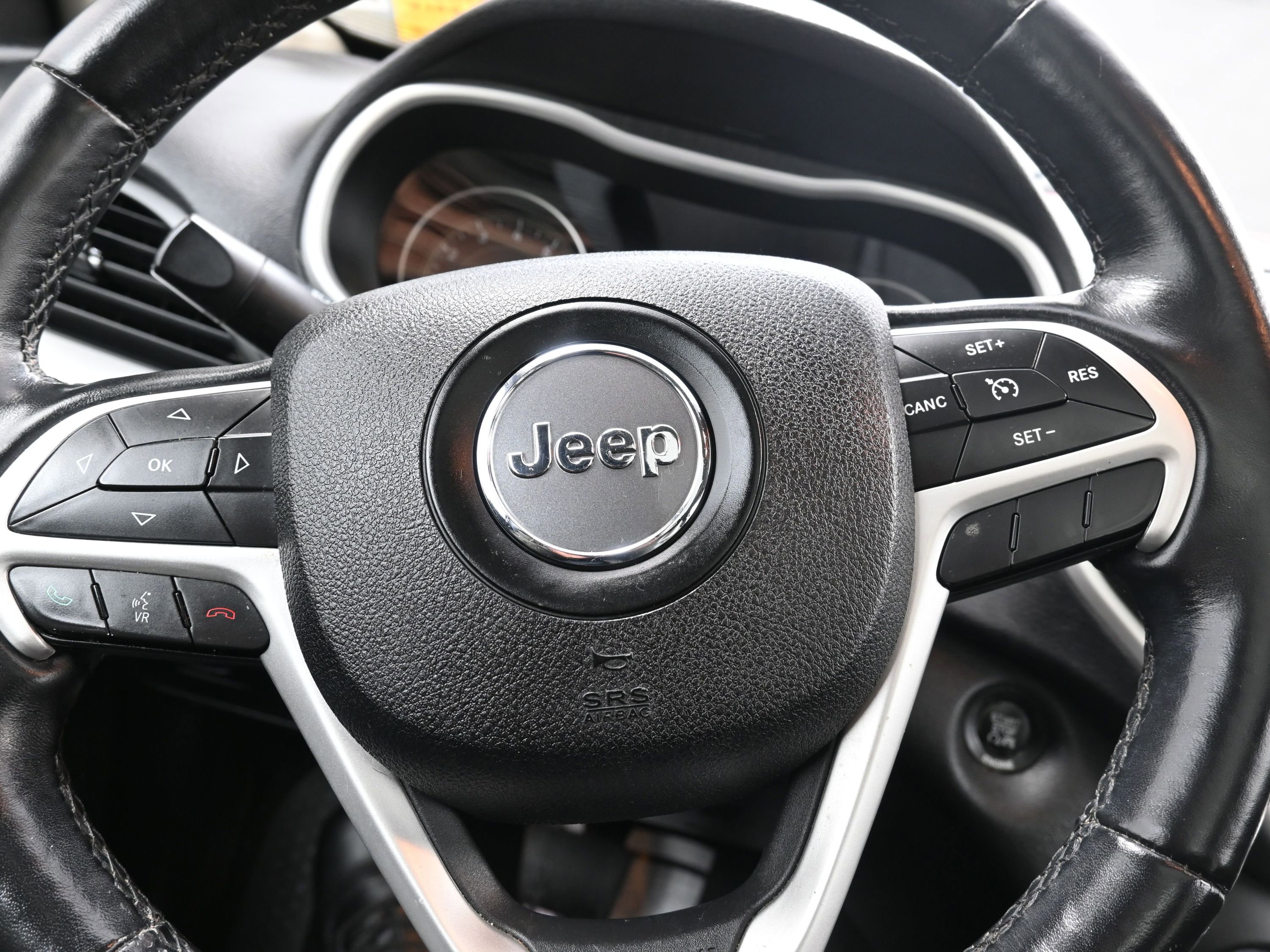 Used 2015 Jeep Cherokee Trailhawk w/ Comfort/Convenience Group image 35