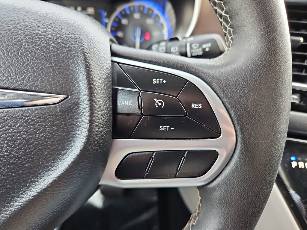 Used 2023 Chrysler Voyager LX image 12